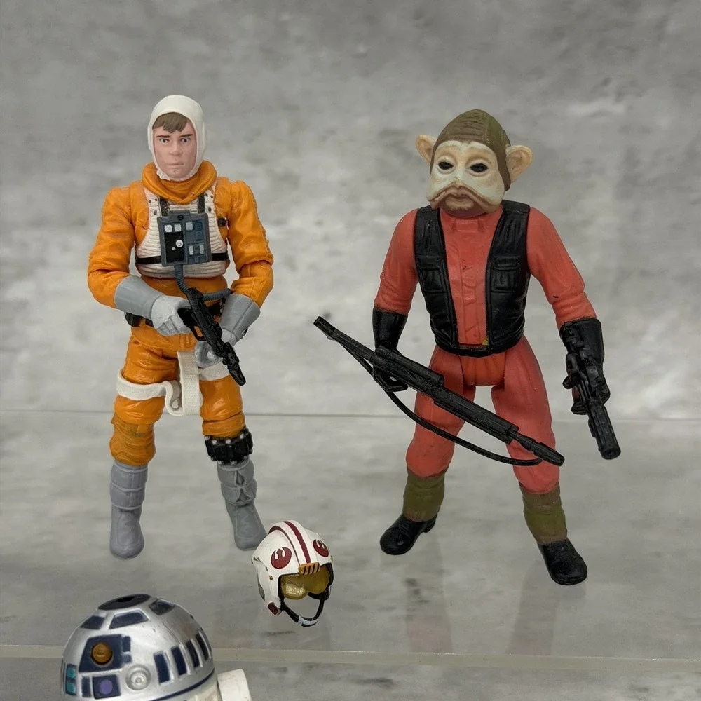 Star Wars Action Figures lot of 4 Luke Skywalker, Yoda, R2-D2 & Nien Nunb